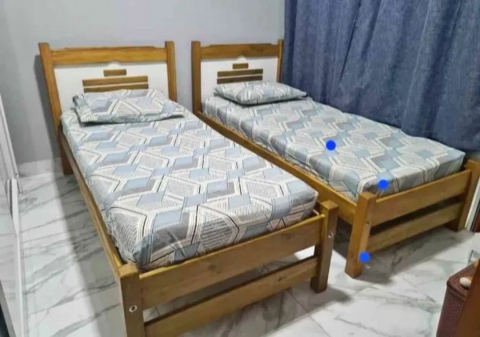 Cama de madeira solteiro nova.