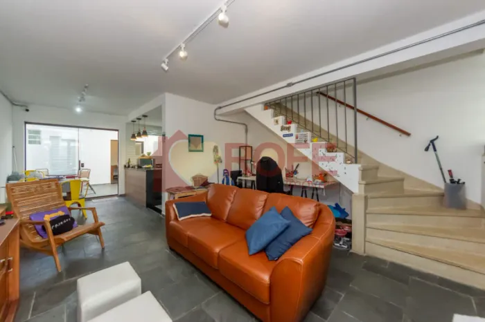 Casa de Vila em Moema com 112m², próxima ao Shopping Ibirapuera e metrô Eucaliptos.