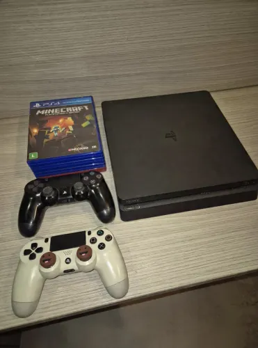 Ps4 Slim 400G, 2 controles e 4 jogos, com cabos de todos os aparelhos