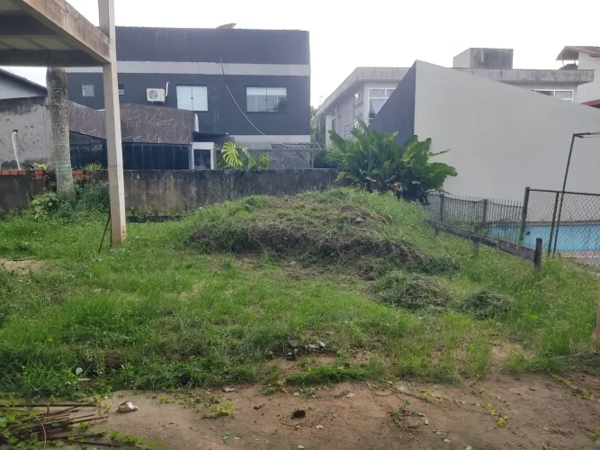 Procura-se Pedreiro, Ajudante e Servente.