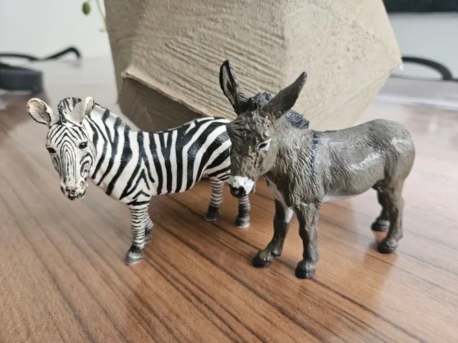 Miniaturas Zebra Schleich e Jumento Papo