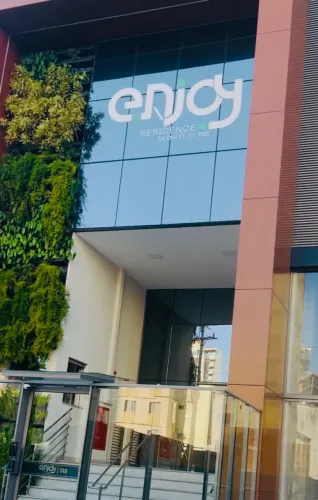 ALUGUEL EM ITAPUÃ ED. ENJOY - NOVO, VISTA PRO MAR, COM AR E ARMÁRIO