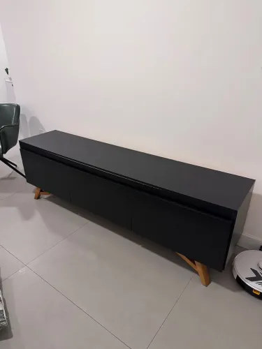 Rack 1,80m para TV de Chão Preto - Moderno e Espaçoso
