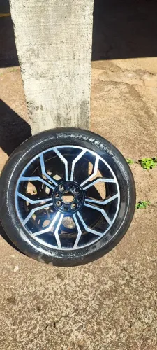 Jogo de Rodas (4) Aro 17 Multifuros + 3 Pneus Michelin<br>