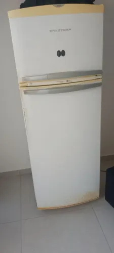 Vem tem uma geladeira