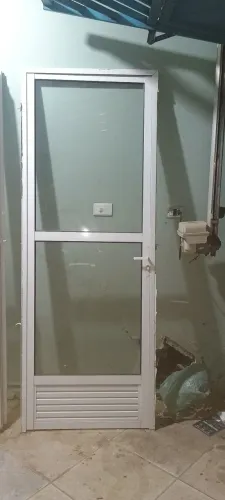 Vende se porta de cozinha ou lavanderia 80/ 210 