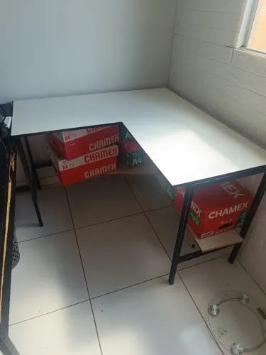 Escrivaninha para escritório em L
