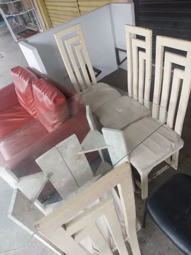 Mesa de pedra com vidro e 4 cadeiras