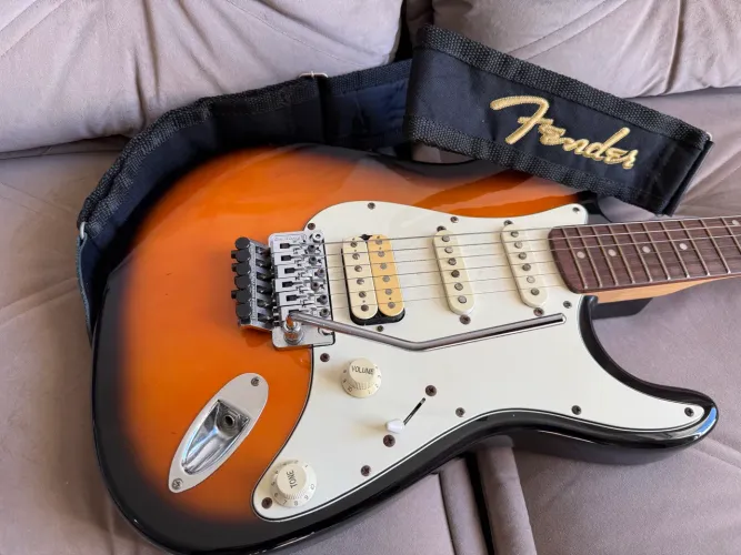 Kit Guitarra Squier Stratocaster Korea 1998 + Amplificador Condor