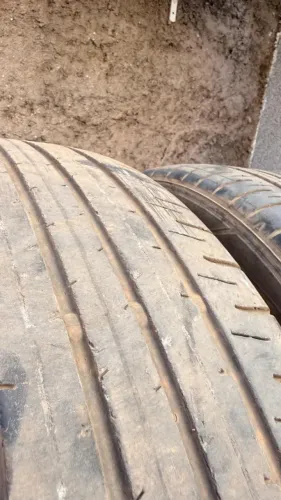 2 Pneus usado 225 50 R18 DUNLOP
