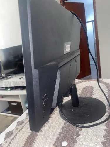 Monitor 19 polegadas semi novo 200 reais