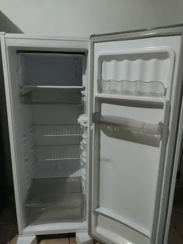 Vende-se geladeira