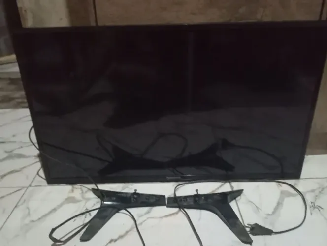 Televisão para retirada de peças
