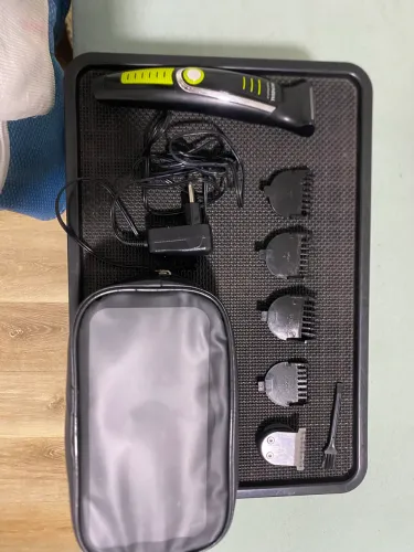 Aparador de Pelos Super Groom 6 BG-04 Mondial 6W Bivolt Preto e Verde Cor: Preto e Verde