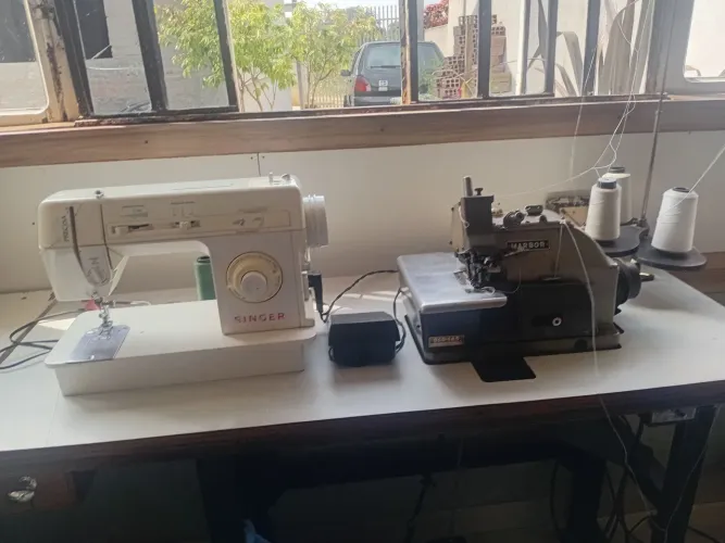 Máquina vendo 2 reta cada uma 400 vendo separado também