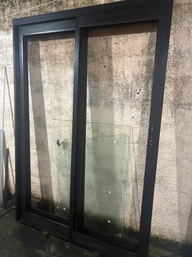 Porta de alumínio linha suprema reforçada cor preta 2 folhas de correr
