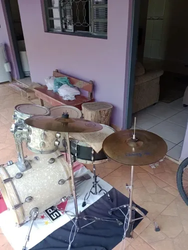 Bateria prime bumbo 18 e surdo 14 adaptado para bumbo
