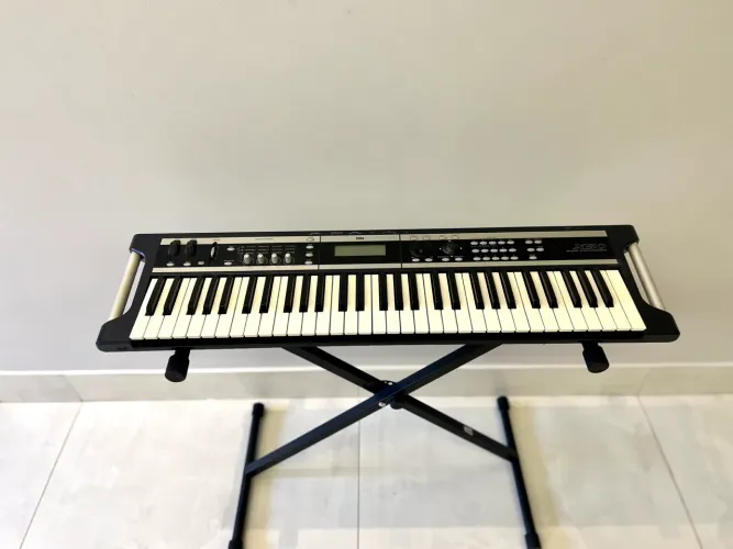 TECLADO SINTETIZADOR KORG X50 NOVO