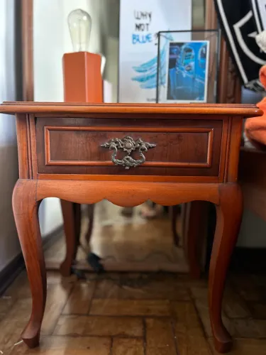 Mesa de Cabeceira em Madeira - R$ 200