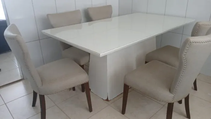 Mesa de Jantar 6 Lugares com Tampo de Vidro e 6 Cadeiras
