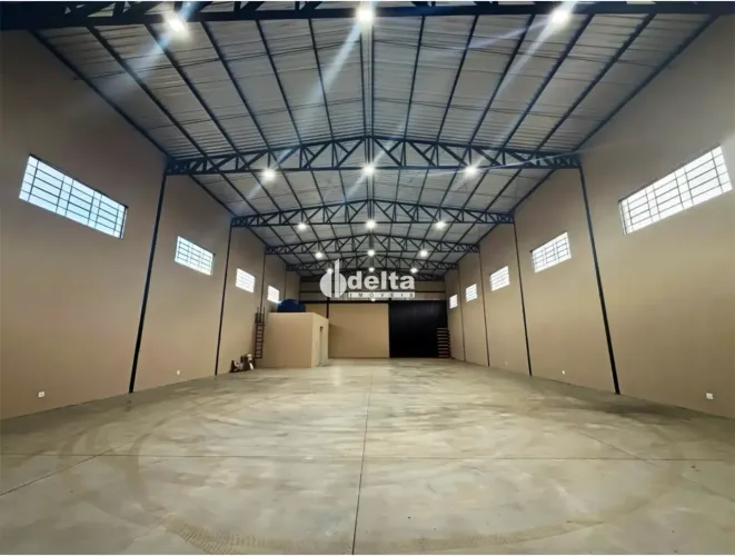 Galpão disponível para locação no bairro Loteamento Centro Empresarial LESTE em Uberlândia