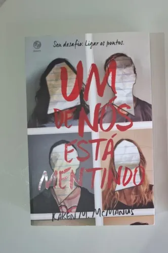 livro um de nós está mentindo - karen m. mcmanus