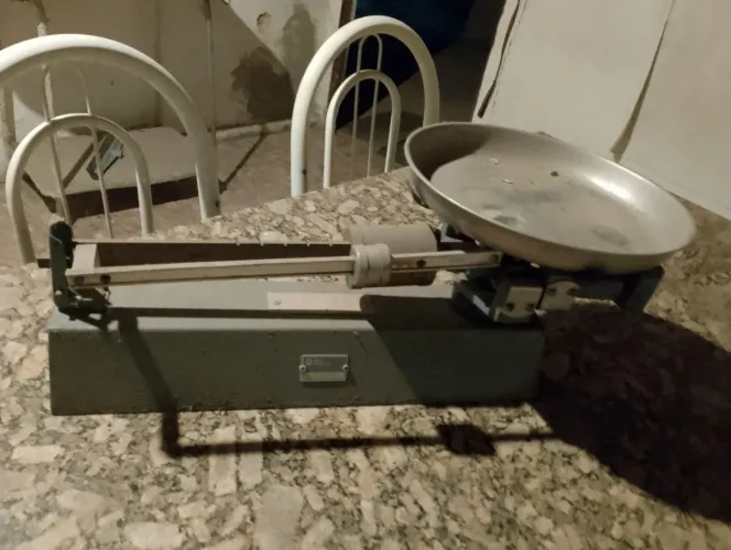 Balança mecânica de ferro muito antiga e rara
