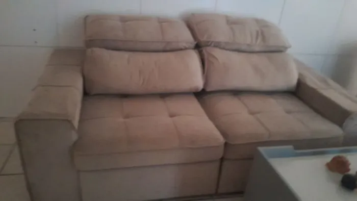 Sofá retrátil em bom estado apenas $800