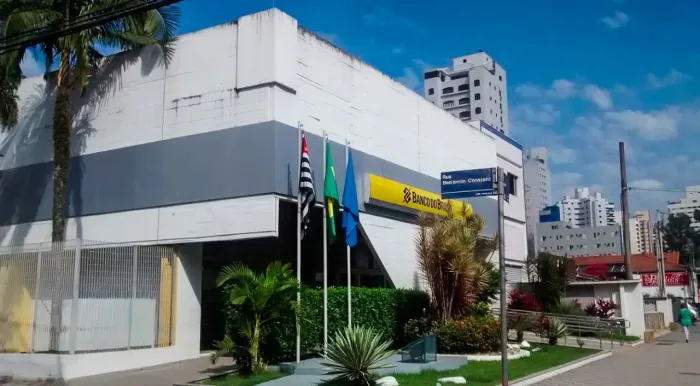 Prédio comercial alugado á venda no centro do Guarujá, São Paulo.