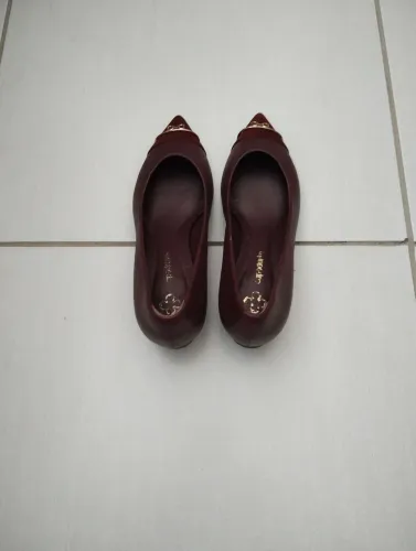 Sapatos femininos CAPUDARTE tamanho 35 apenas 2 usos