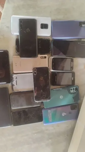 Celulares para retirada de peças