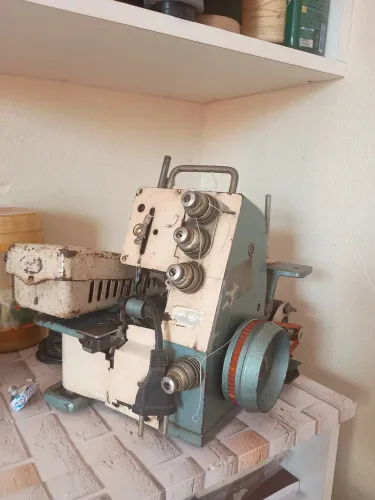 Vendo máquina overloque