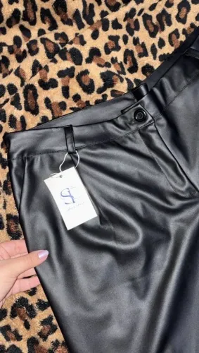 calça courino preta