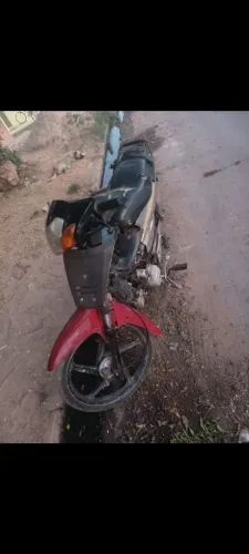 Vendo ou troco moto 50cc fumaçando um pouco mais rodando 