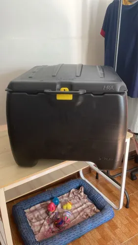 Vendo caixa para moto de 140L estado de novo. Tratar 62.9.8461.0606