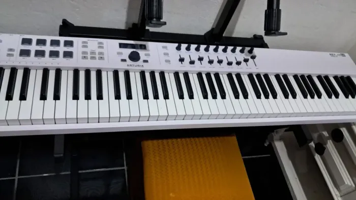 Controlador Arturia keylab88 essencial