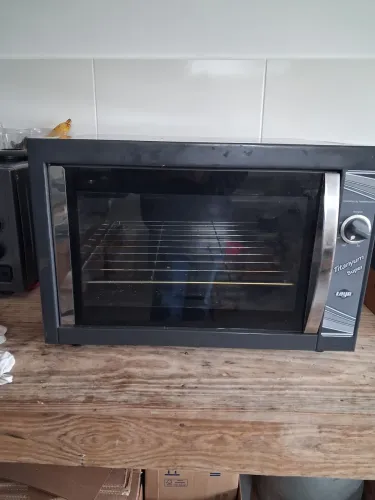 Vendo forno titanyum super industrial de 80 litros semi novo valor 1000.00