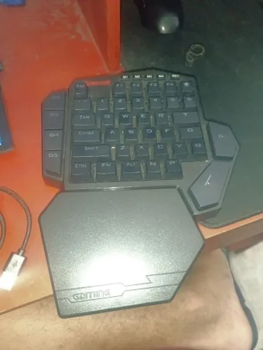 Teclado mecânico Gamer Redragon K585 Diti