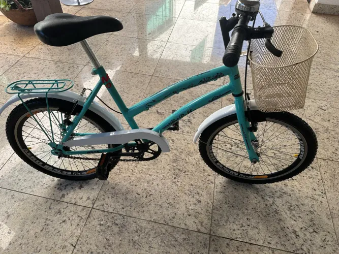 Vendo bicicleta ano 20 , pouco uso , aceito cartão de crédito 