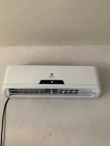 Ar condicionado 9 mil btus disponível ?