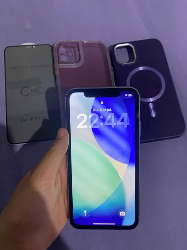 iPhone 11 roxo