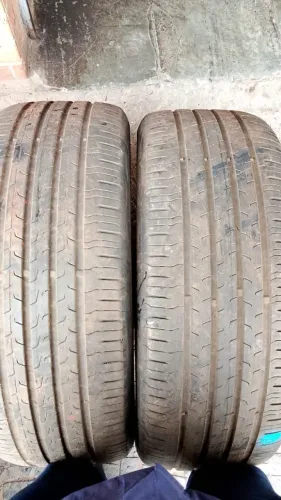 Pneu 235/45/20 Continental  80 % Vida