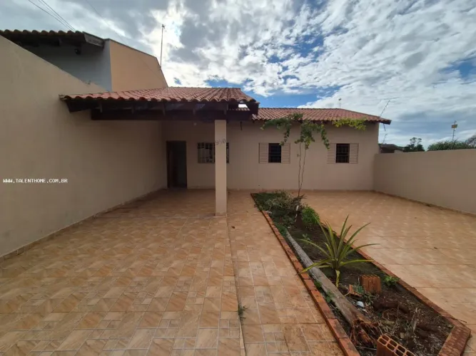 Casa para Venda em Londrina, Ernani Moura Lima, 3 dormitórios, 1 banheiro