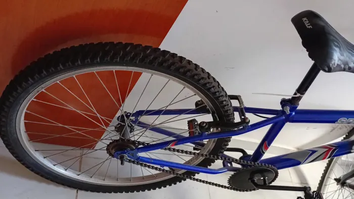 Bicicleta aro 24 semi nova quando comprei custou mil reais tenho nota fiscal ótima.
