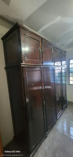 Guarda roupa antigo e sofá 2 lugares retrátil