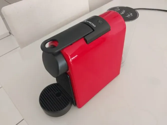 Cafeteira Nespresso Essenza Mini