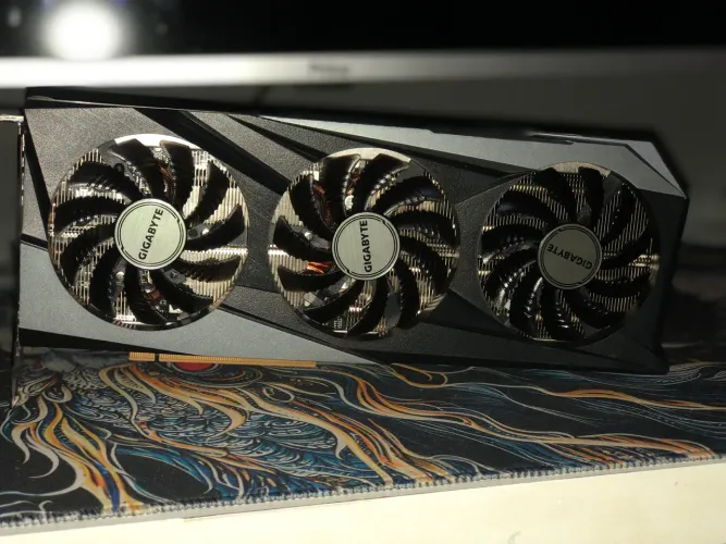 RX7600 GIGABYTE (Última)