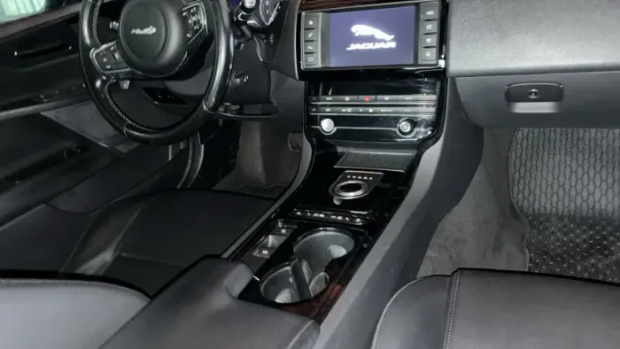 Jaguar XE 2.0 Turbocharged Pure 240cv Aut. 2016
