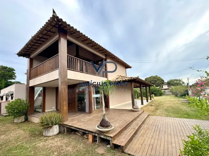 À venda casa de praia com RGI + chalé de hóspedes e amplo jardim na Marina, Armação dos Bú