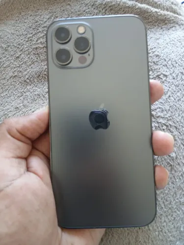 iPhone 12 Pro . Bateria 83%